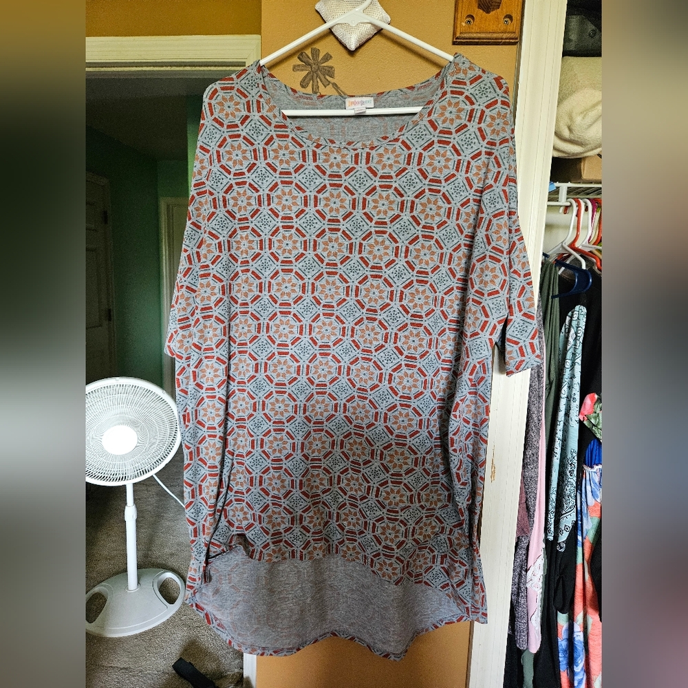Lularoe top